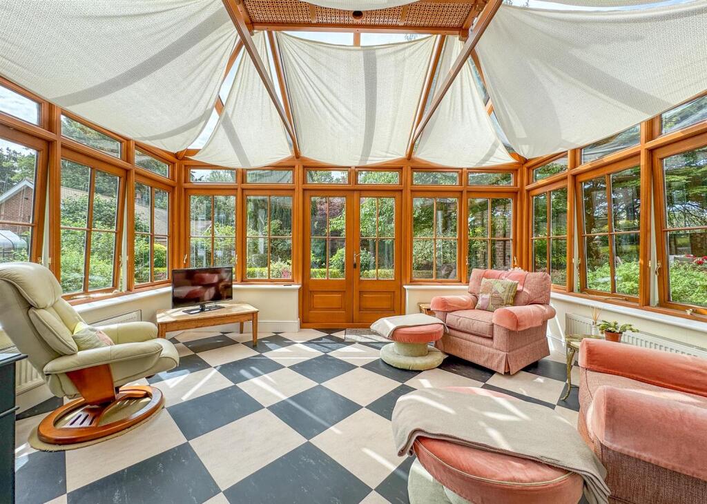 GARDEN ROOM