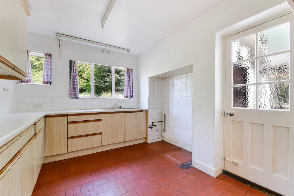 PEMBROKE CLOSE (19).jpg