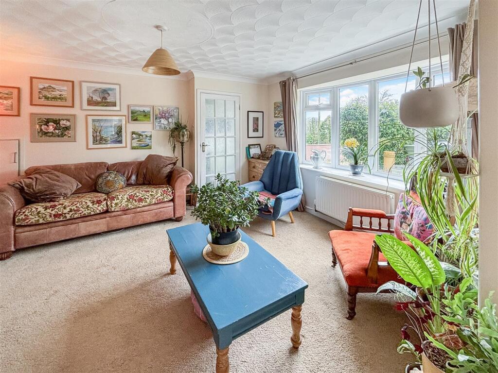 Sitting Area Alt.jpg