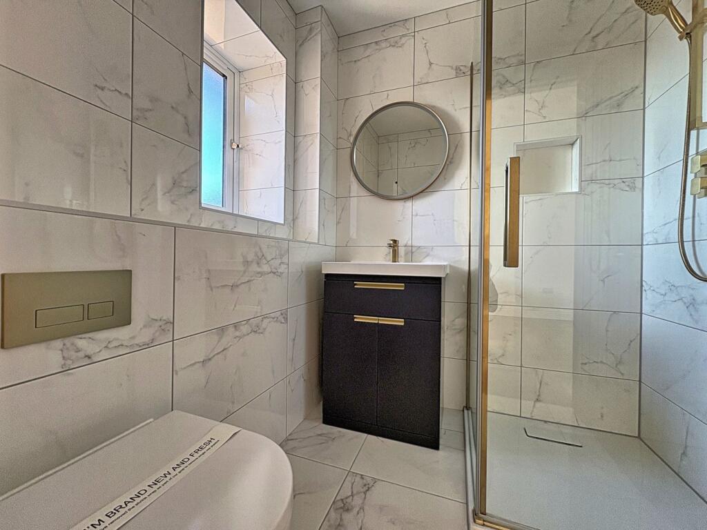 Second Bedroom En-Suite