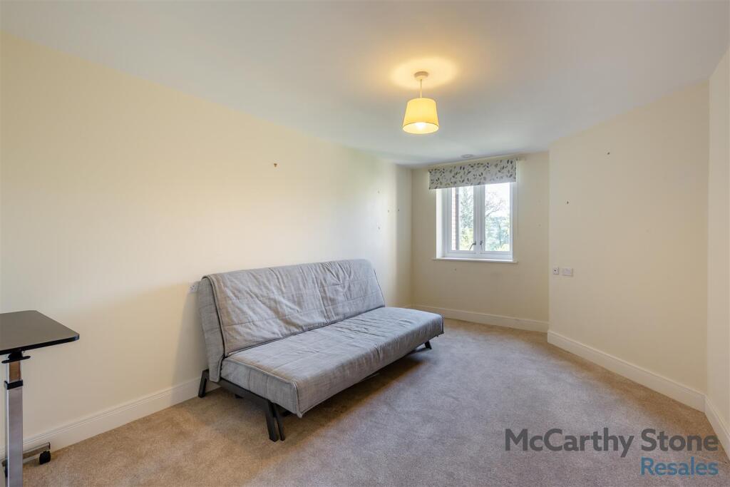 8642767-interior10.jpg