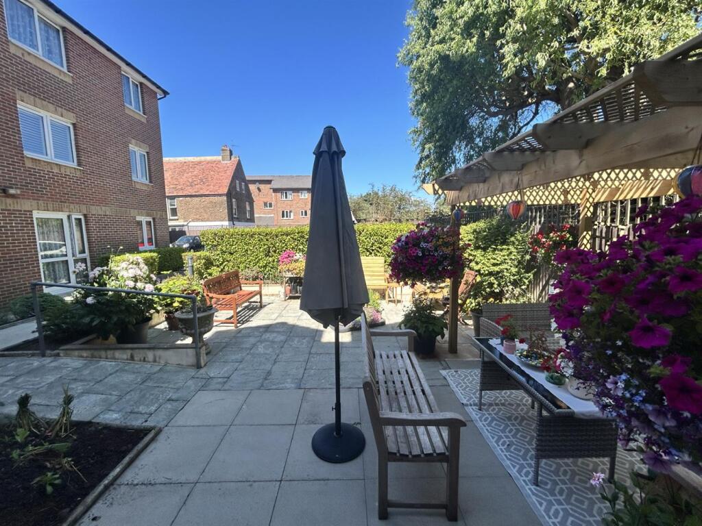 01323 438506