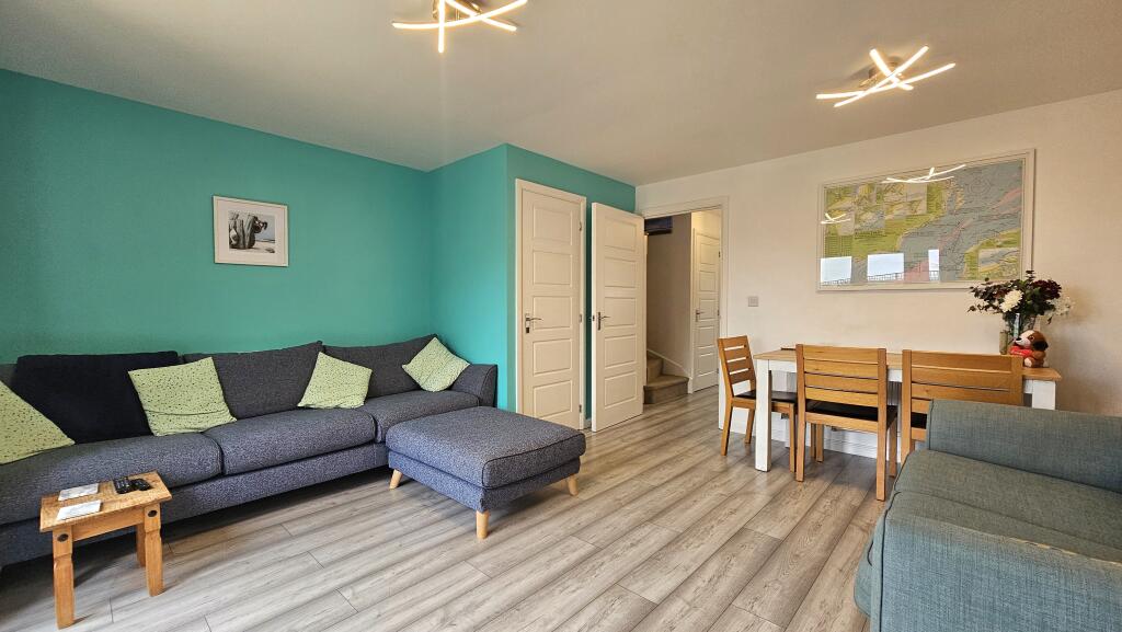 Lounge / Dining area