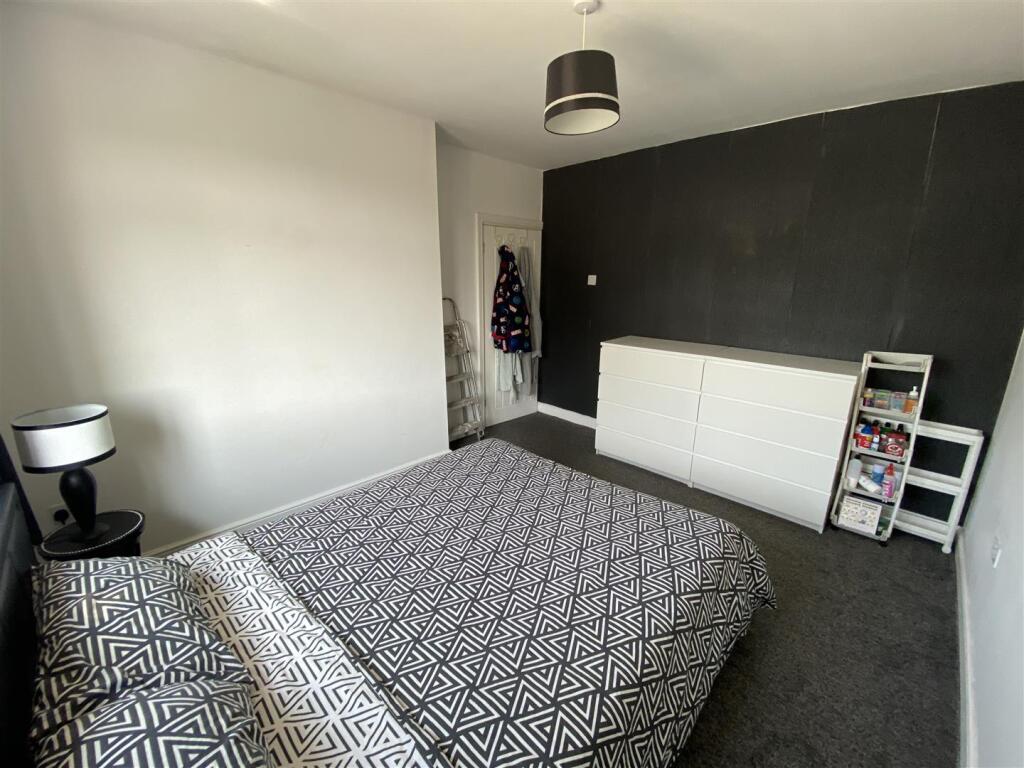 Bedroom no.2 rear double: