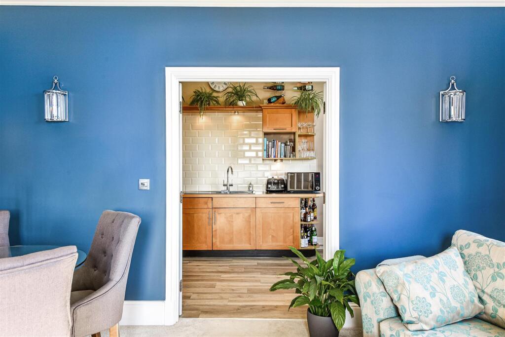 Lounge to Kitchen.jpg