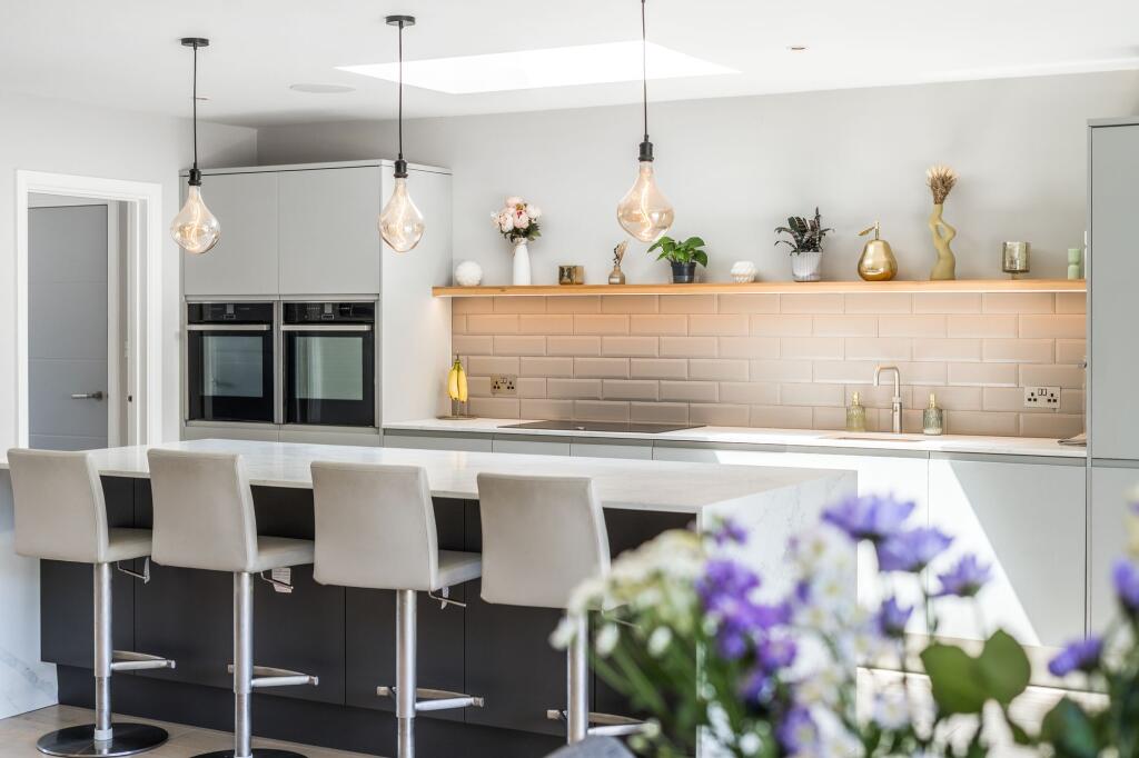 Kitchen/ Dining Room