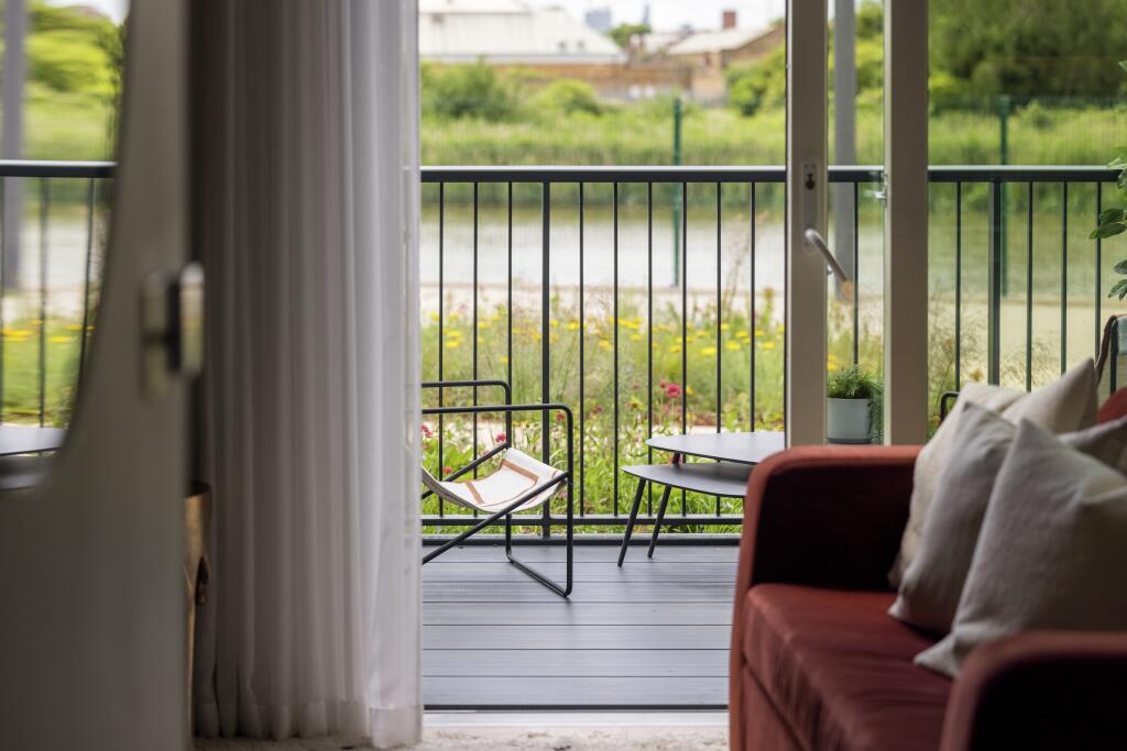 Poplar Riverside- show apartment