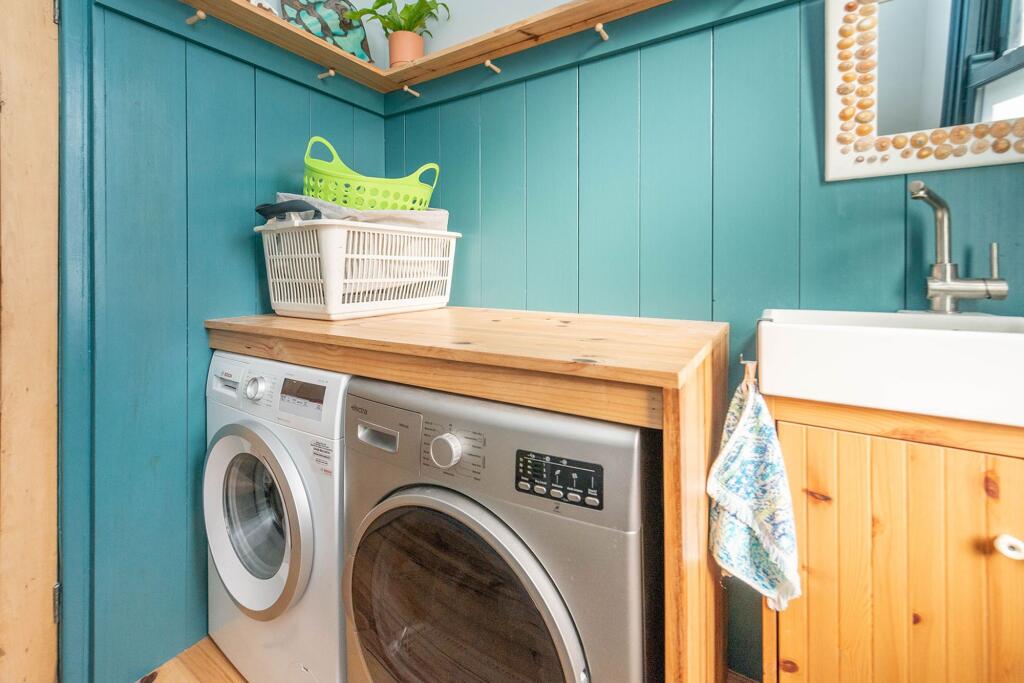 BEDROOMS AND BATHROOMS/UTILITY ROOM