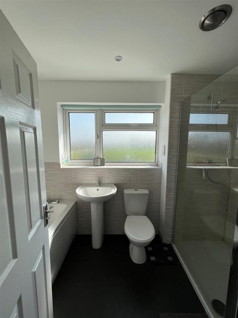 Clover bathroom 2.jpg