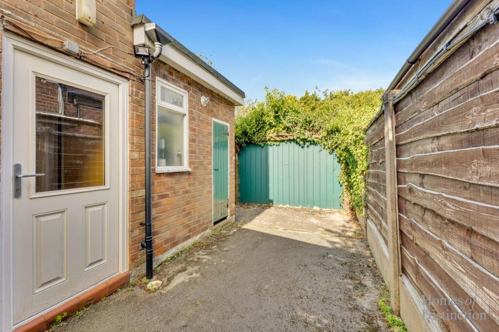 Side Access &amp; Detached Garage