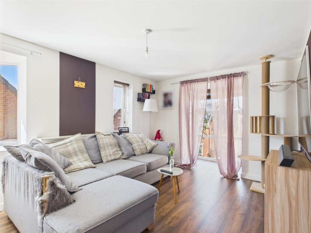 CAM03729G0-PR0049-STILL002