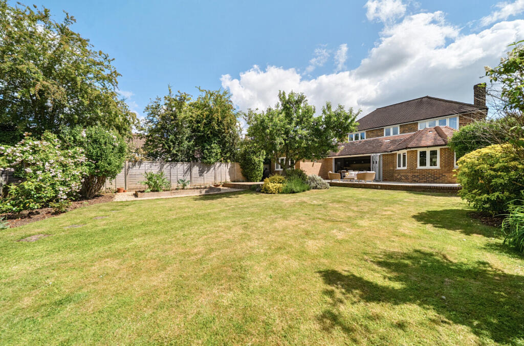 1301440-9-683d7bb...