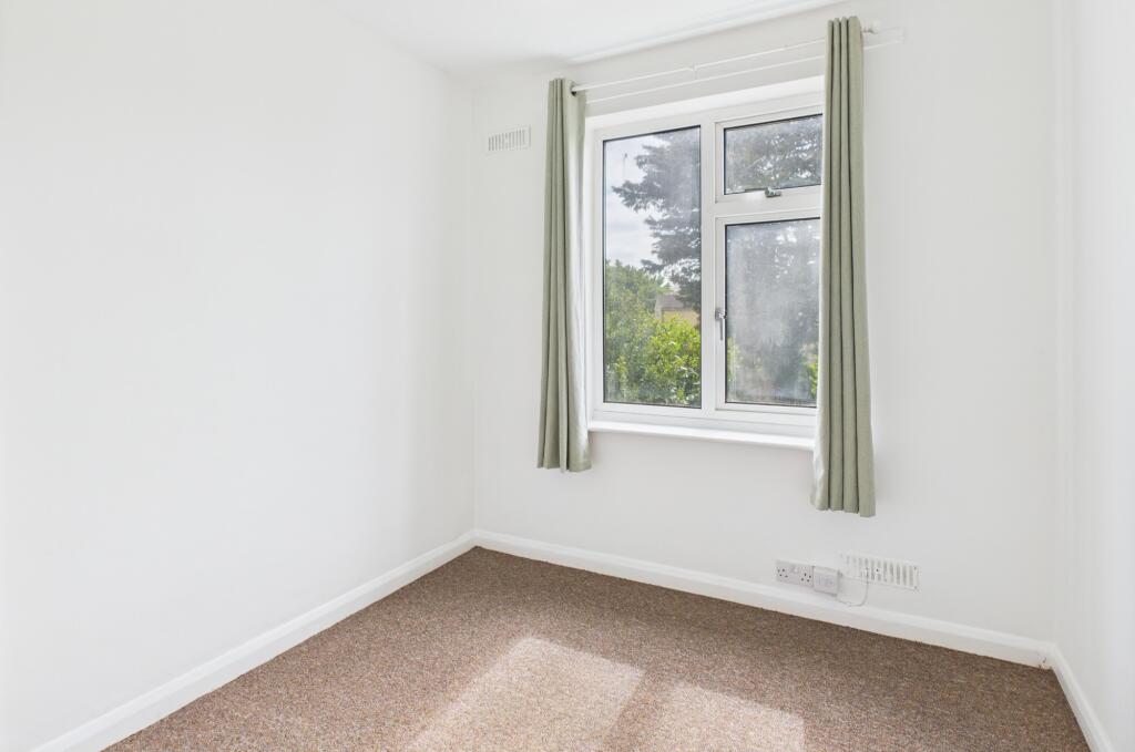 CAM02545G0-PR0406-STILL009