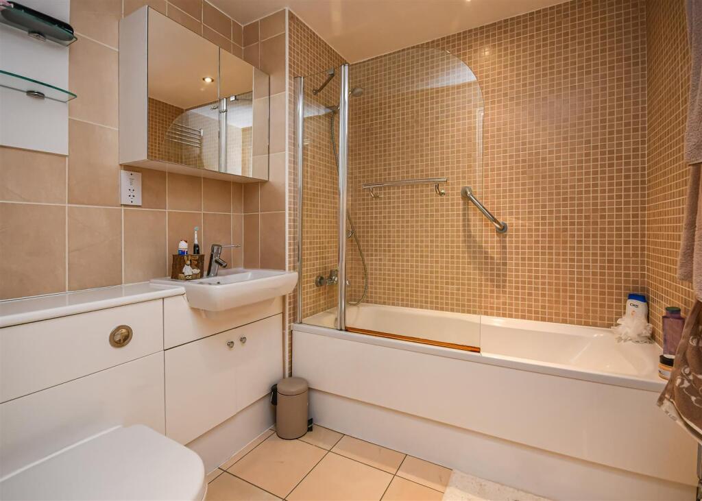 9 Windmill Fold-Bathroom.jpg