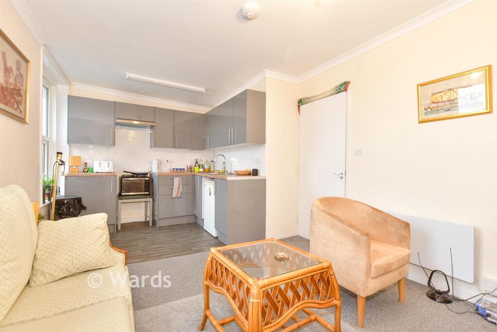 Lounge/ Kitchen