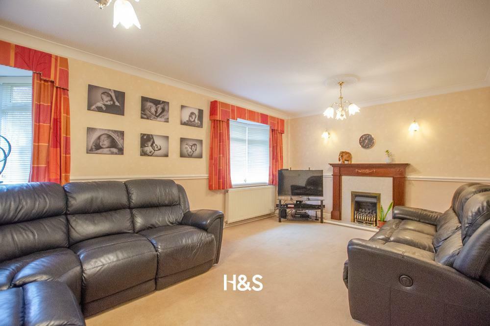 20 thornton road lounge 2.jpg