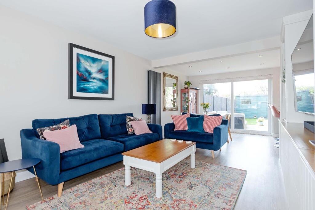 2 Sussex Close_18.JPG