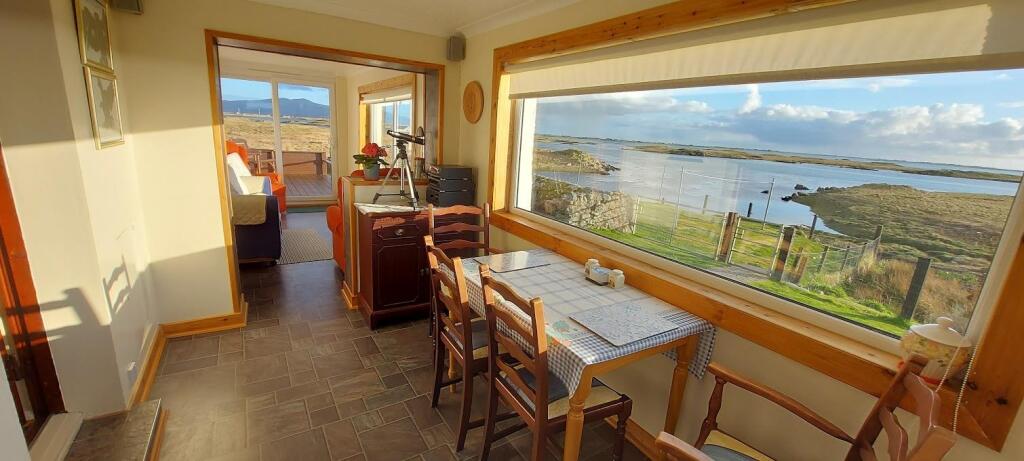 Breakfast Room.jpg