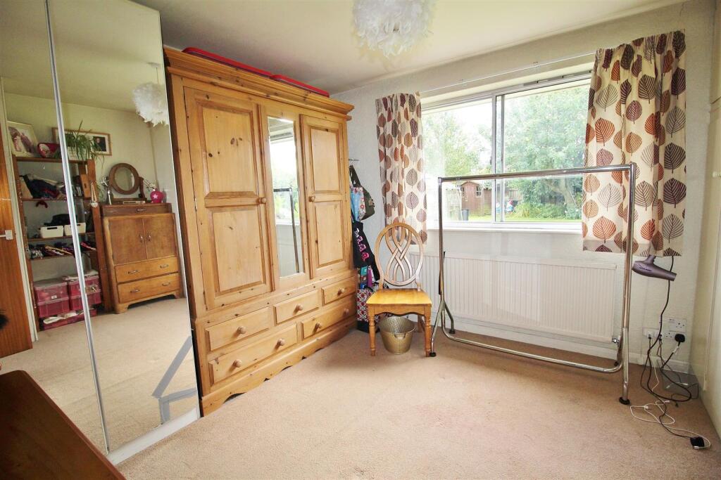 Bedroom 2.JPG