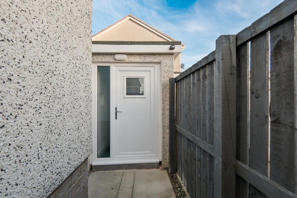 006-88 Currieside Avenue , Shotts , ML7 5RN.jpg