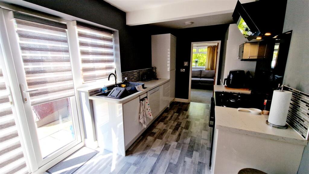 Alt Kitchen