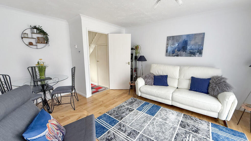 Lounge/dining roo...