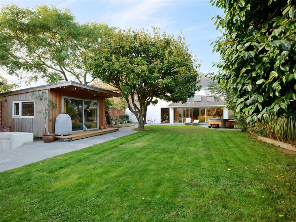 Garden With Home Office