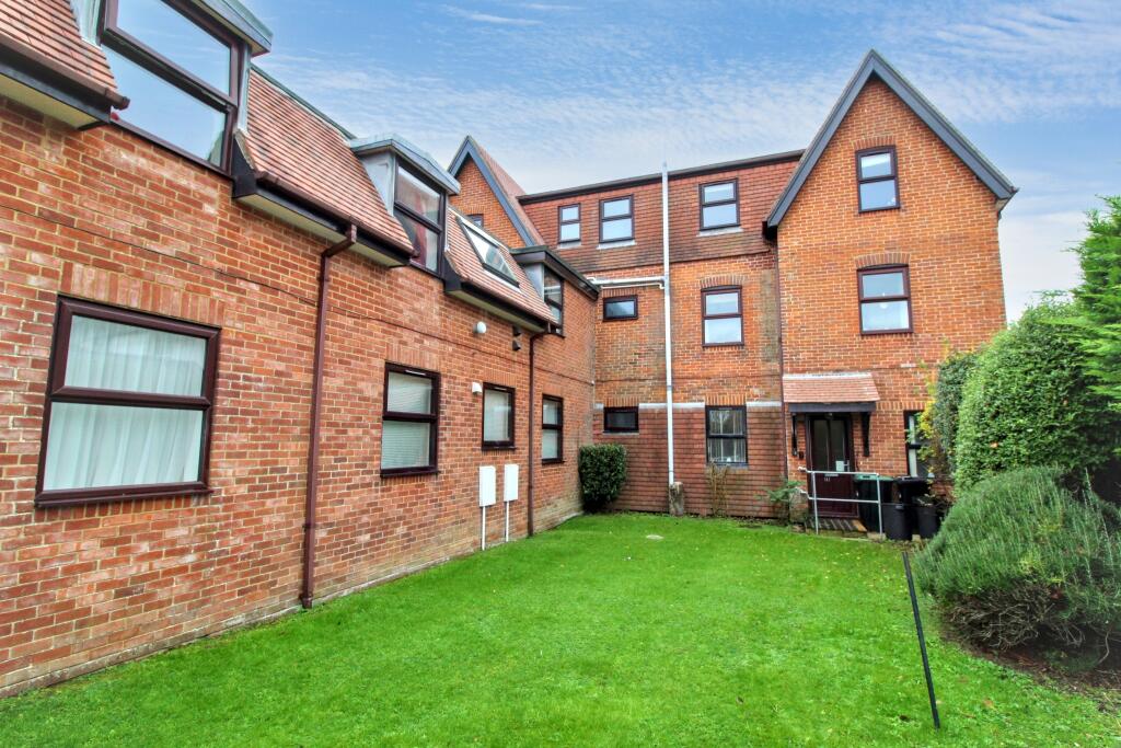Flat 1 Greenlea, Keyhaven Road, Lymington, SO41 0QX