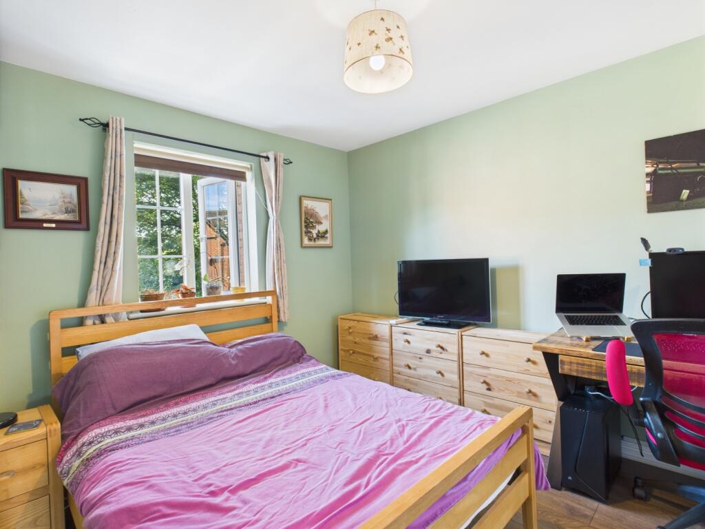 CAM03729G0-PR0091-STILL014