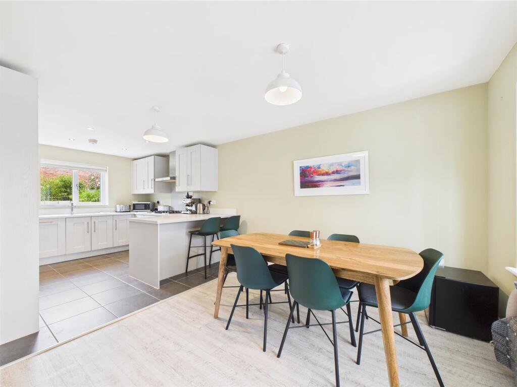 Spacious Dining Area