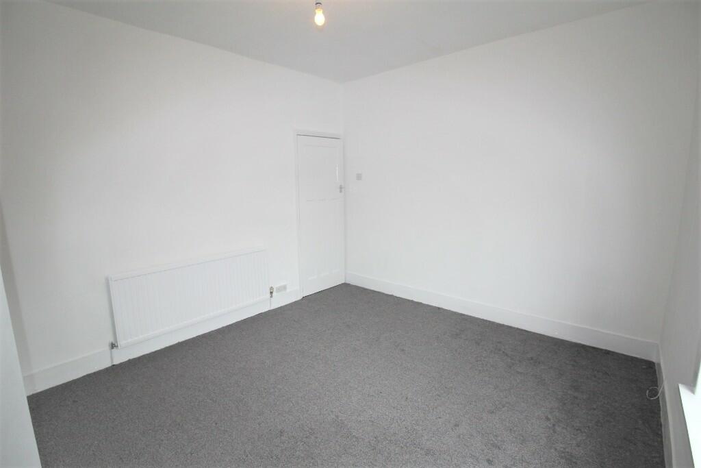  Bedroom (b)