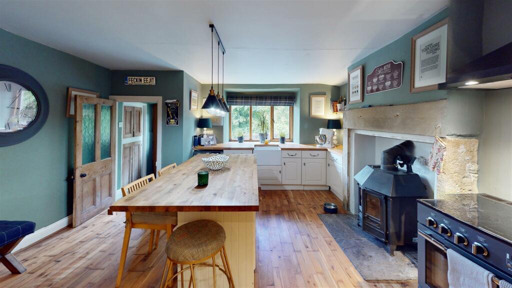 2Tu1Tm62axT-Kitchen.jpg