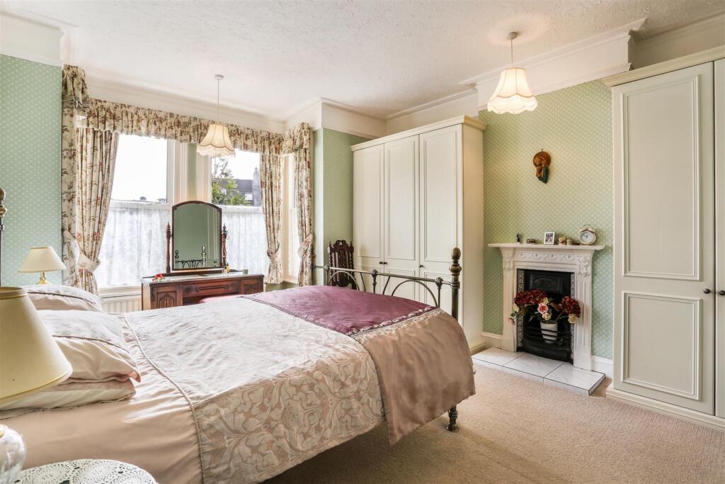 561052892 - 62 Carshalton Park Road, SM5 4.jpg