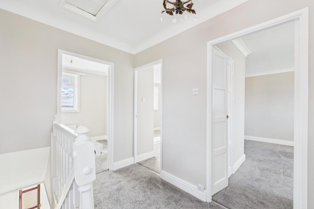 CAM04201G0-PR0107-STILL010