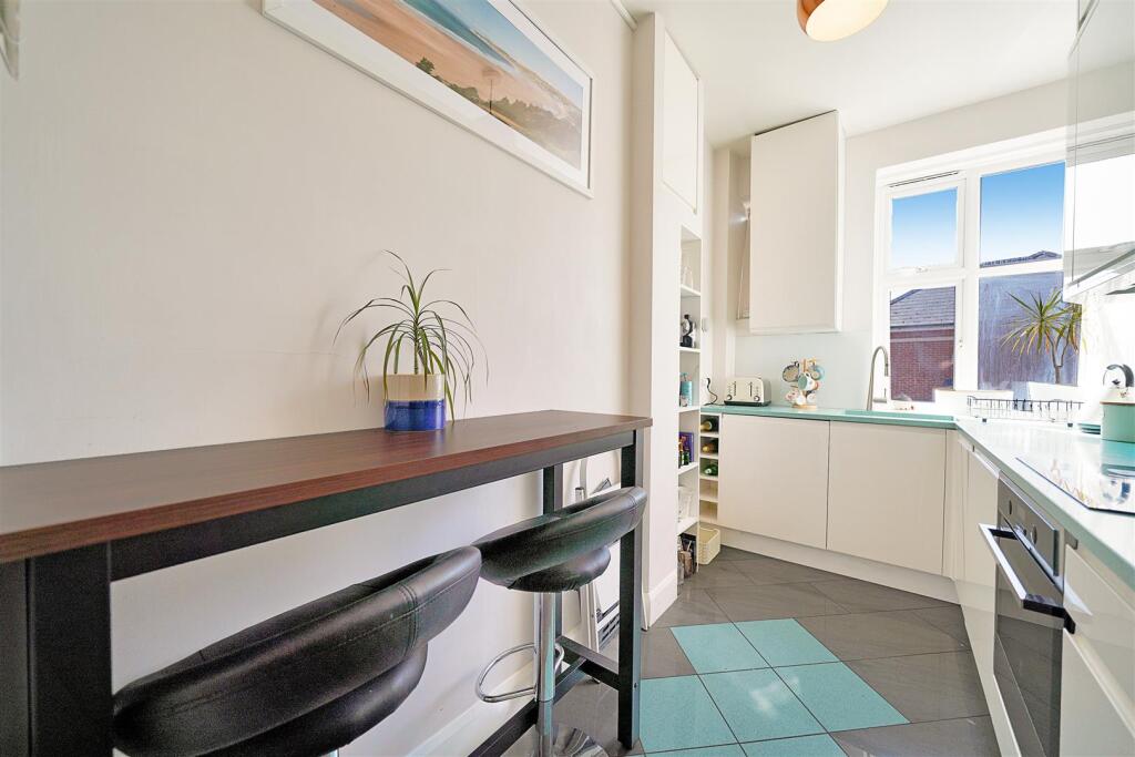 8B Sidmouth Parade, Sidmouth Road - uOxz9bcyTrK1j9