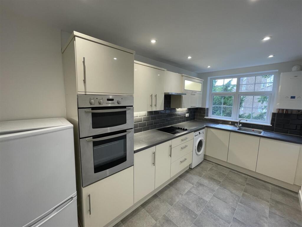 Kitchen 3.jpeg