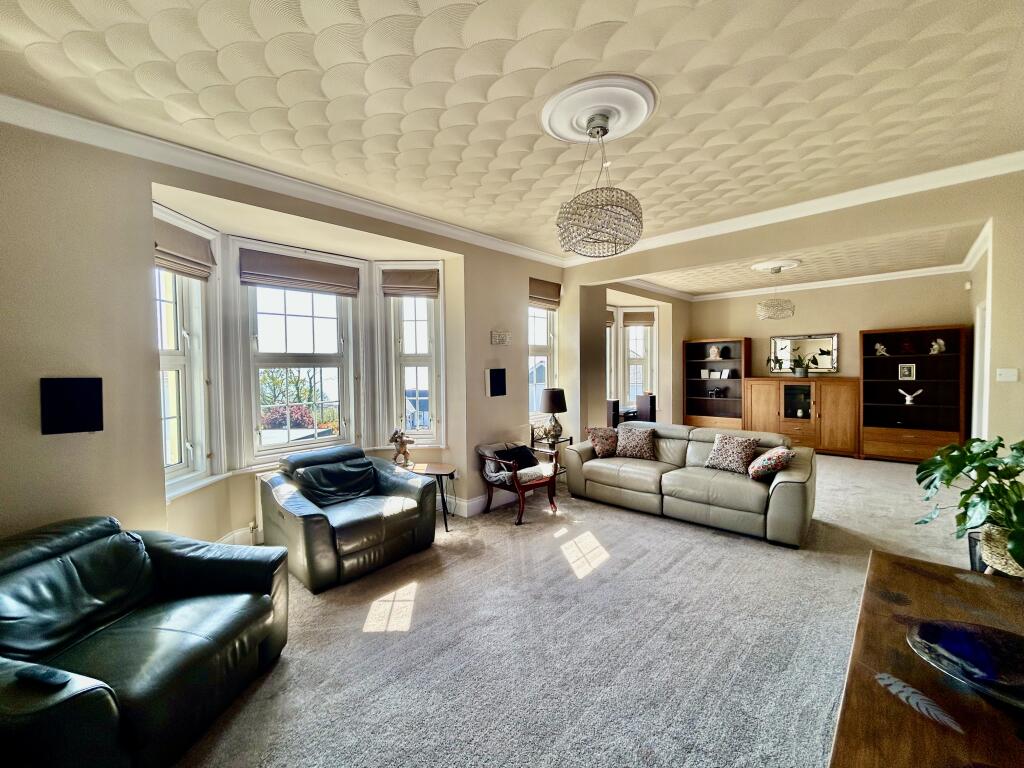 Lounge / Dining Room