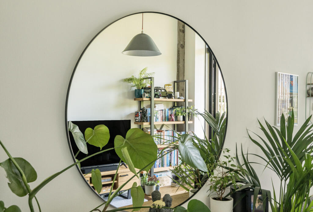 10-681b323ef1dab-...