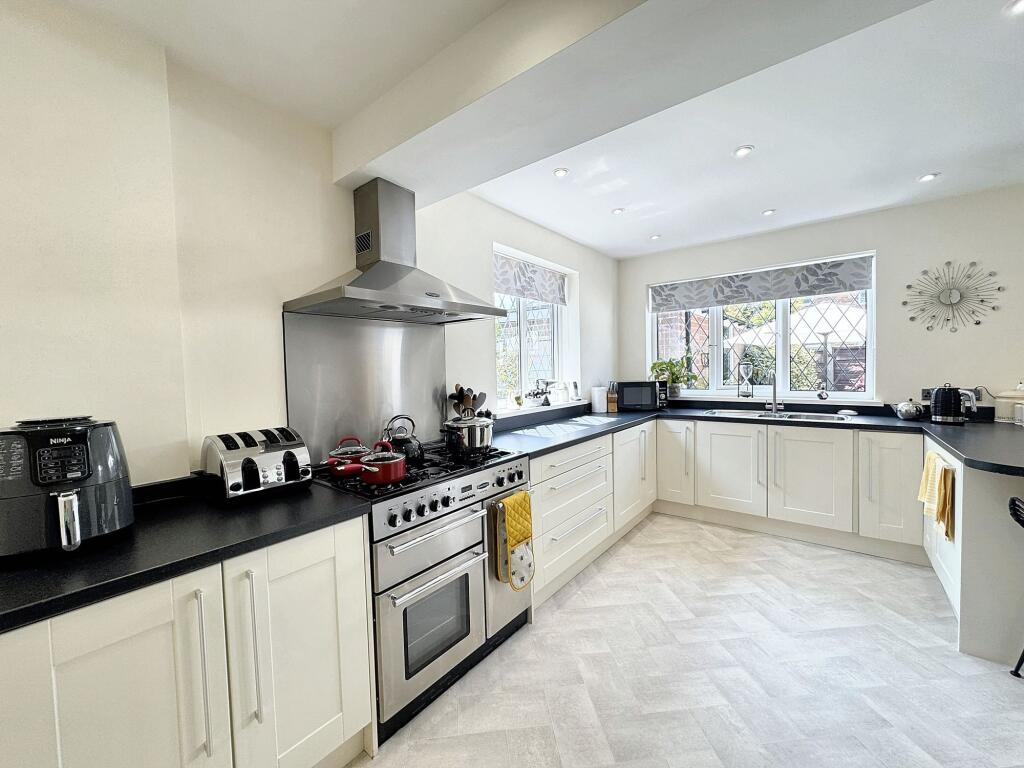 Kitchen/Breakfast Room