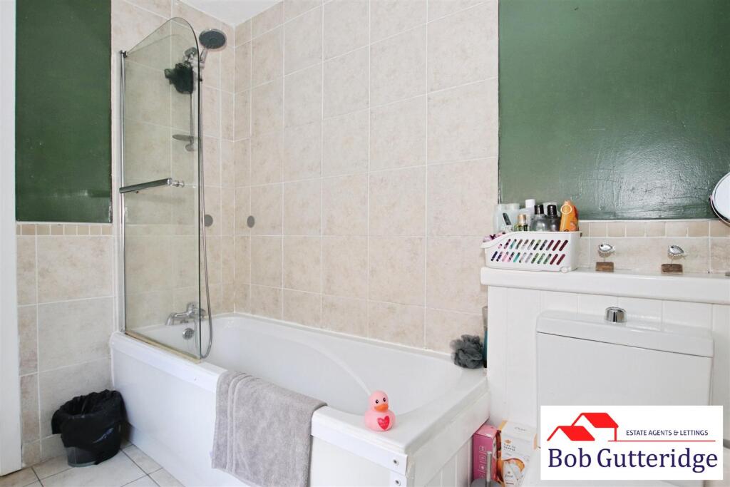 GROUND FLOOR BATHROOM