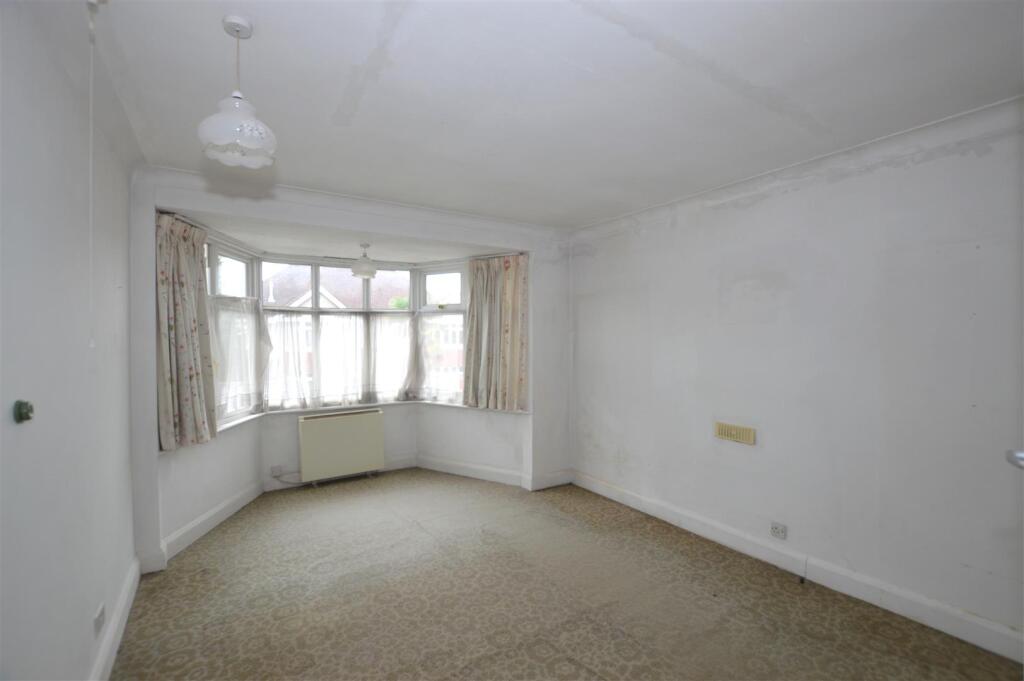 12 Bryanston Ave bed 2.JPG