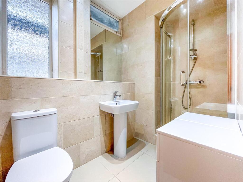 bathroom (1 of 1).jpg