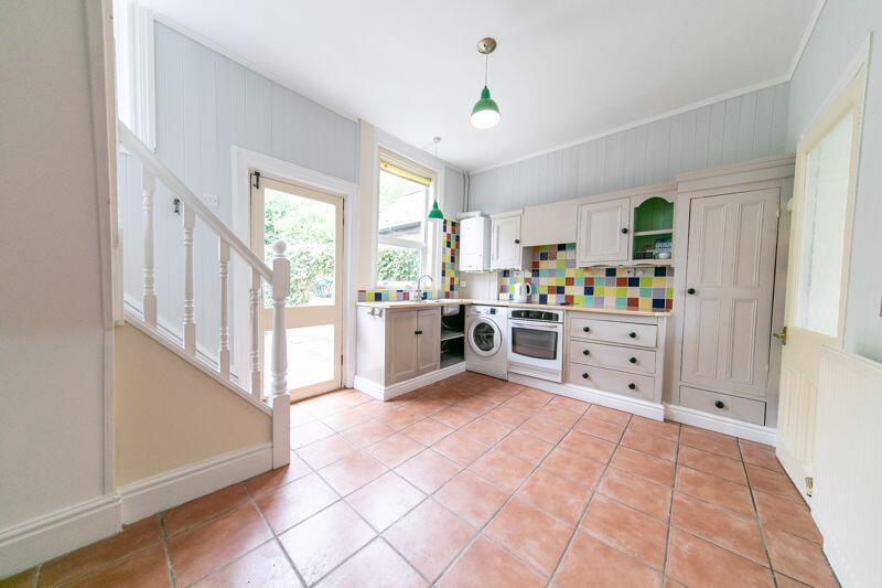 Kitchen &amp; dining room