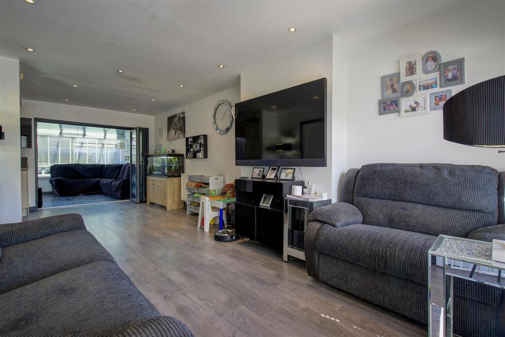 27 Shefford Crescent winstanley WN3 6LF-13.jpg