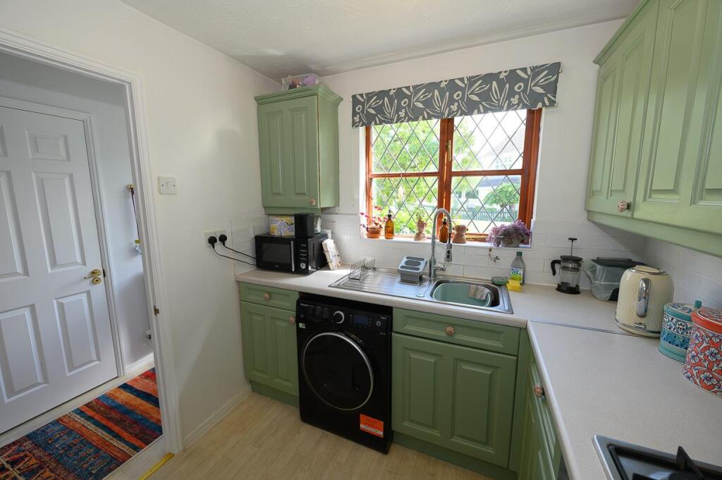 Kitchen pic 2.jpg