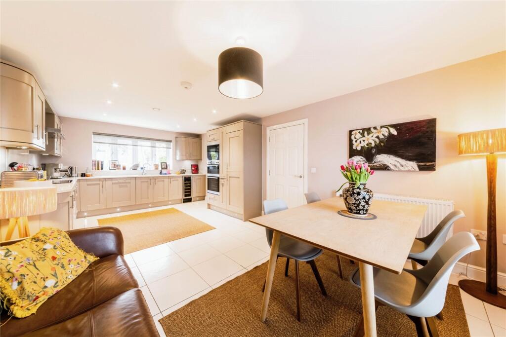 Kitchen/Dining Area