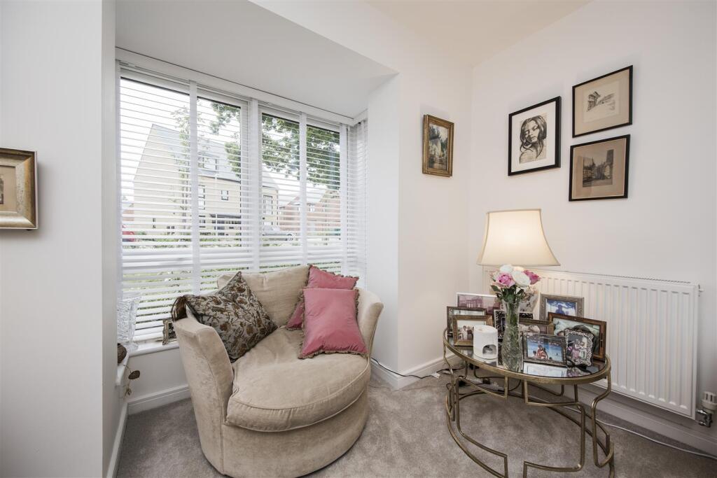 Square Bay Window to Front