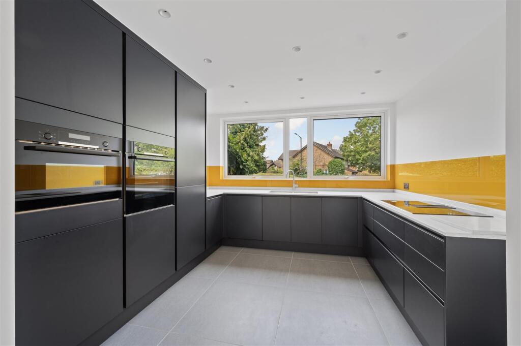 56 Cottenham Drive,4.jpg