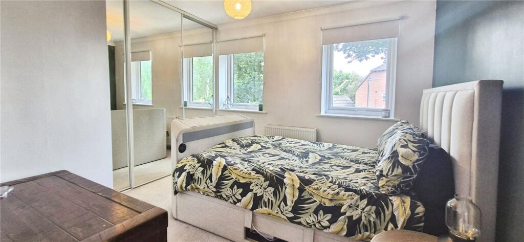 Bedroom 1 (2)