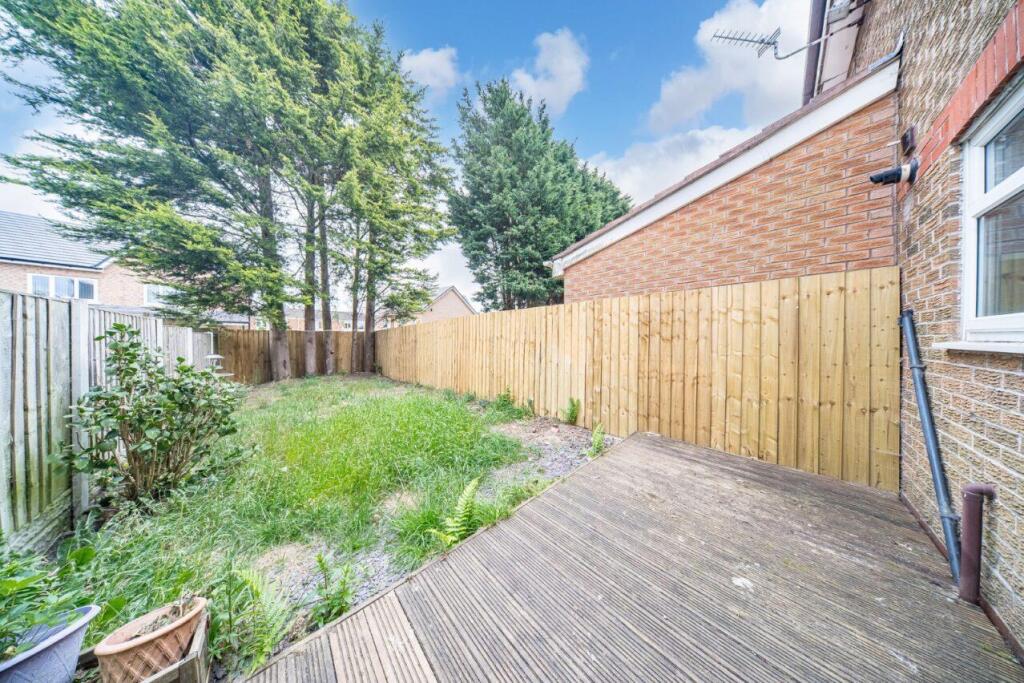 22 Berrywood Drive garden.jpg